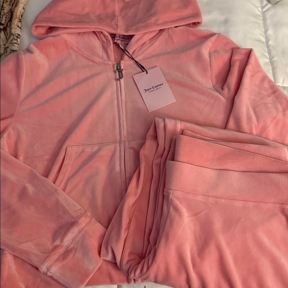 Authentic Juicy Couture Pink lemonade Velour Set with Rhinestones. New w/ tags L